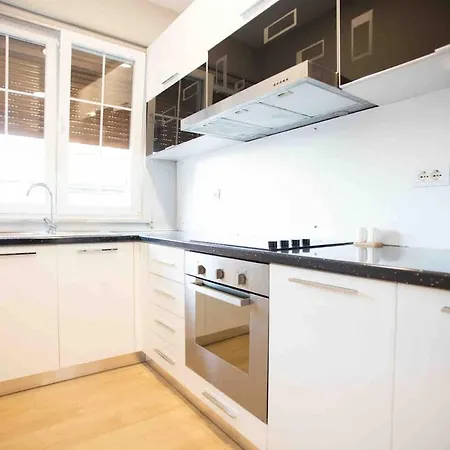 4br Penthouse & Bbq Terrace At Blloku - Daire Tiran