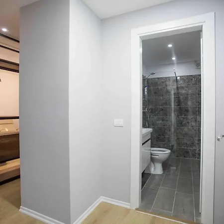 4br Penthouse & Bbq Terrace At Blloku - شقة *