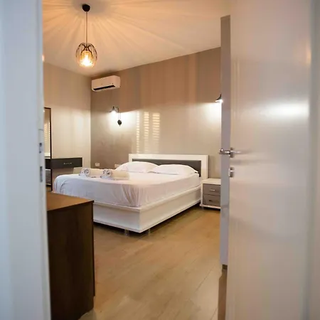 4br Penthouse & Bbq Terrace At Blloku - Daire *