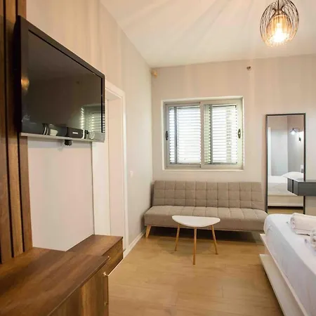 Daire 4br Penthouse & Bbq Terrace At Blloku - *