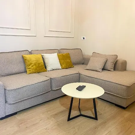 Daire 4br Penthouse & Bbq Terrace At Blloku -