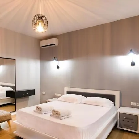 4br Penthouse & Bbq Terrace At Blloku - Daire *