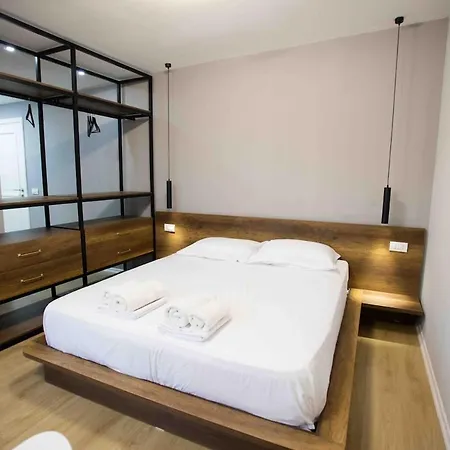 Daire 4br Penthouse & Bbq Terrace At Blloku -