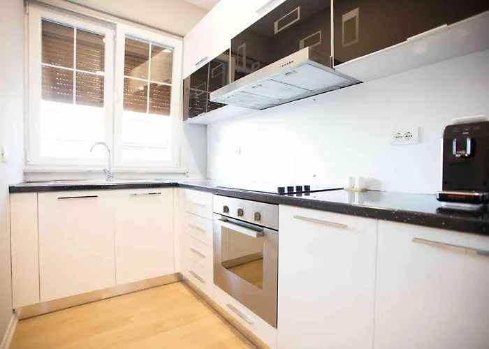 4br Penthouse & Bbq Terrace At Blloku - Apartmán Tirana